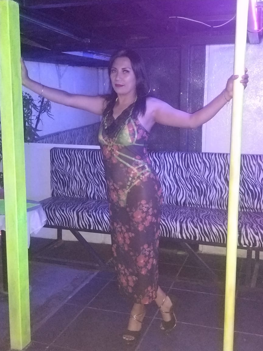 CarmenYRicardo1's tweet photo. somos sus amigos Carmen y Ricardo dé 40 y42 años gustó por los tríos e inter Carmen bi Ricardo hetero y los ayudamos a cumplir todas sus fantasías en uno de los mejores clubs sw @ClubSwPoison los esperamos jueves viernes y sábado seguimos festejando a las mamasitas los esperamos https://t.co/oRsCbDoD54