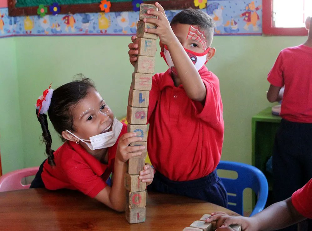 WILSONCOY's tweet photo. Uno de los momentos más agradables de esta misión es cuando trabajamos para los niños y niñas..porque ellos son el futuro, son alegría y hoy le entregamos a todas las familias del sector Antonio José de Sucre el C.E.I.E “Rómulo Gallegos” completamente rehabilitado
¡Vamos por más! https://t.co/CCh2pHi2dX