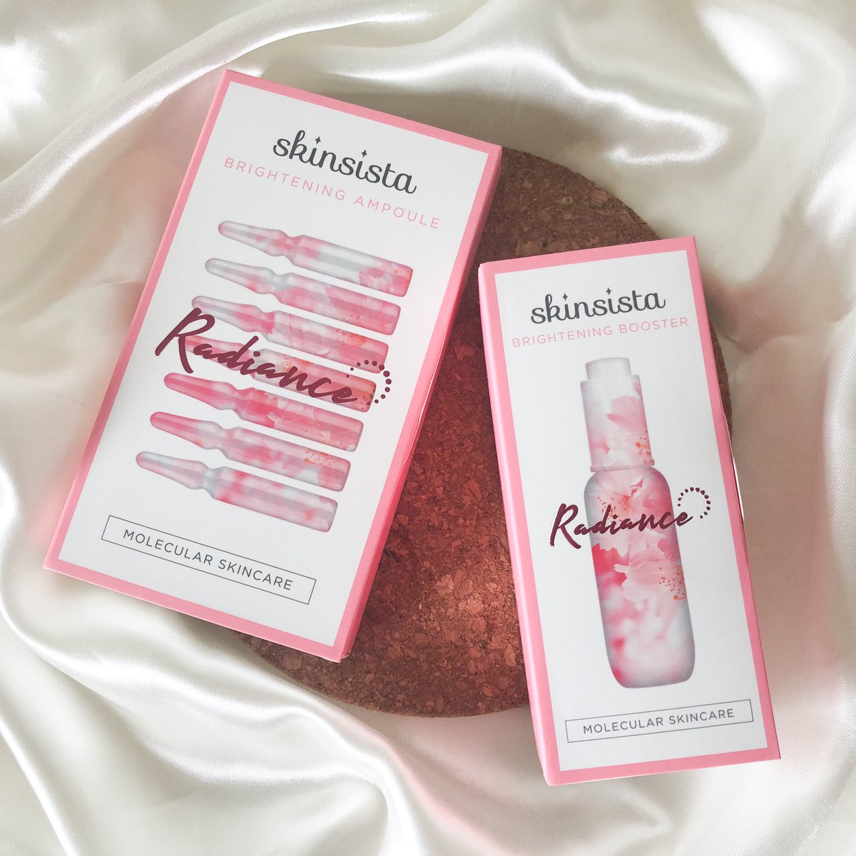 seataleyyy's tweet photo. เพราะหน้าหมองไม่ไหว เลยไปจัดน้องใหม่ #Skinsista RADIANCE มาบูสผิวขั้นสุดไปเลยจ้า คือมันดีย์มาก🥰 ใช้เช้าเย็น 7 วัน คือเห็นผลเลยว่าผิวดีขึ้นแบบไวและเห็นได้ชัด หน้าดูกระจ่างใสขึ้นอ่ะ ชั้นปลื้มมากกกก ผิวแพ้ง่ายใช้ได้ บอกเลยว่าปังไม่ไหว💖✨ #ใช้ดีบอกต่อ #SSHonestReview https://t.co/MEPFcjNZII