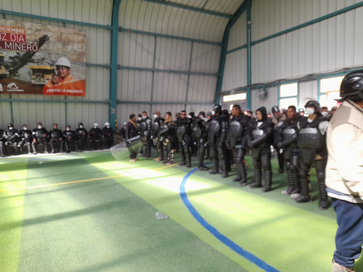 jfowks's tweet photo. Mina MMG Las Bambas contrata más civiles, ex combatientes en Irak para enfrentar a comuneros. Un reclutador que trabajó en esa guerra dice a otros 'iracos' como él que el pago mensual es de S/ 4.500, sin horario fijo y que pueden tener que botar campesinos en la madrugada 1/2 https://t.co/jUlLb7C6Nx