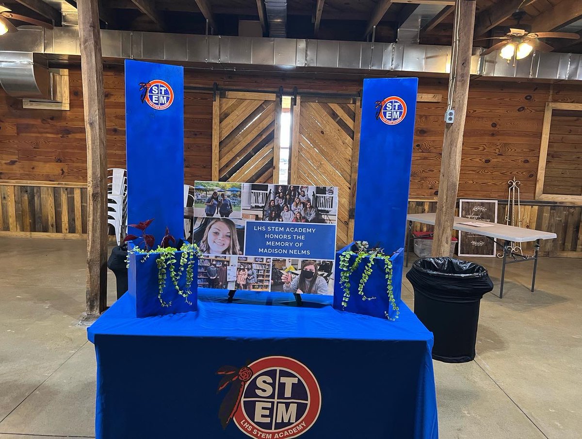 LouisburgHSFCS's tweet image. Tonight’s STEM Expo was one for the books. The students did a phenomenal job and honored past STEM student, Madison Nelms🧡💙🧡💙 #BeaWarrior #amazinggracebarn @FCSchoolsNC @LouisburgHSFCS