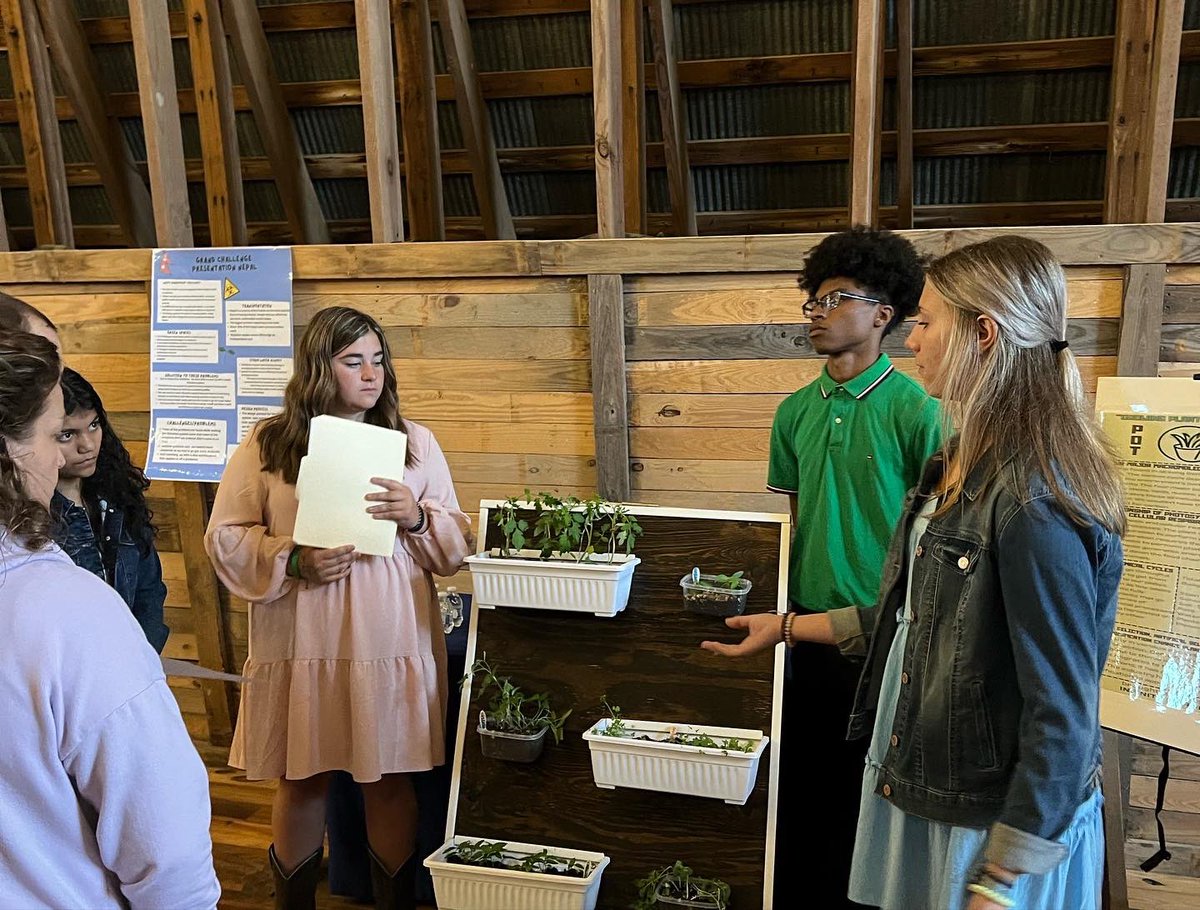 LouisburgHSFCS's tweet image. Tonight’s STEM Expo was one for the books. The students did a phenomenal job and honored past STEM student, Madison Nelms🧡💙🧡💙 #BeaWarrior #amazinggracebarn @FCSchoolsNC @LouisburgHSFCS