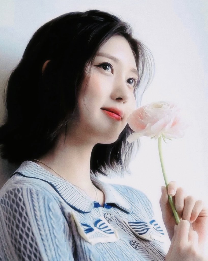 Cardiaclili's tweet photo. #GAEUL #가을 #아이브 https://t.co/XAWLSzu2Km