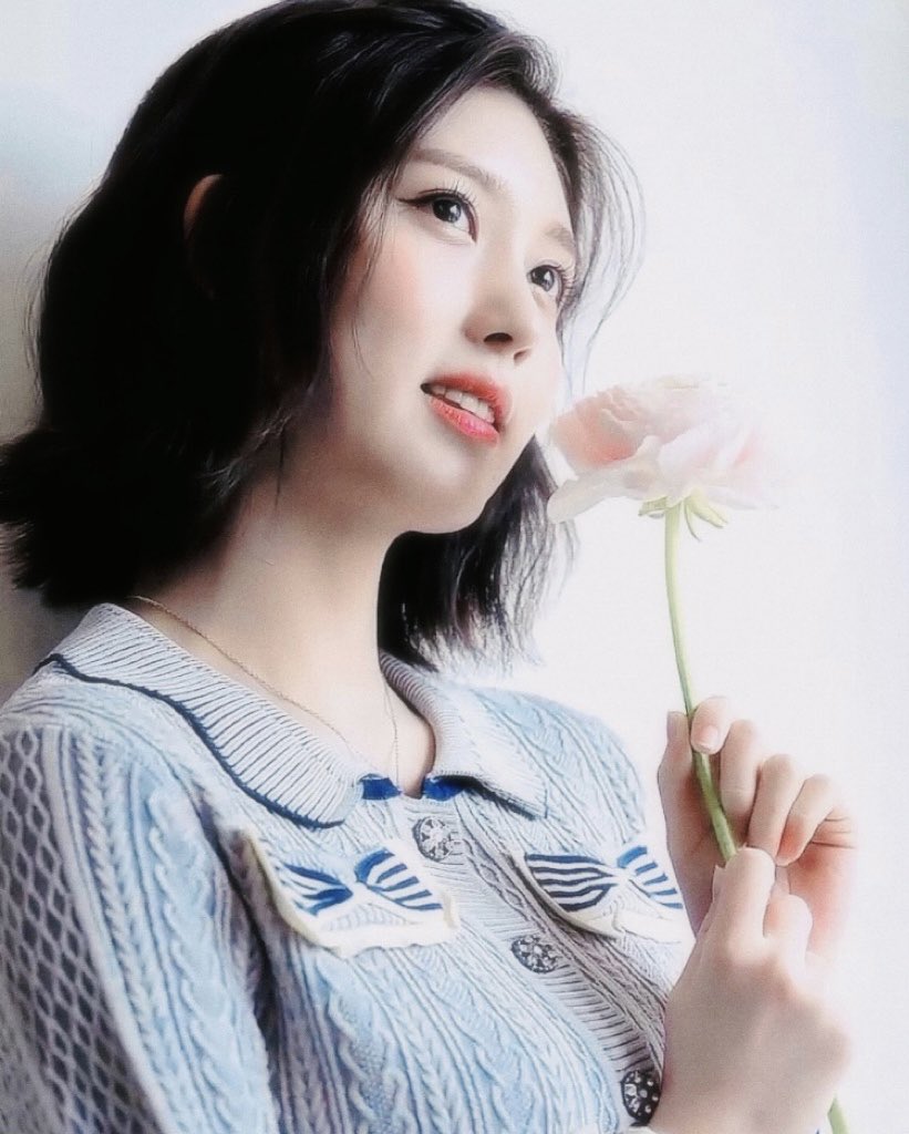 Cardiaclili's tweet photo. #GAEUL #가을 #아이브 https://t.co/XAWLSzu2Km