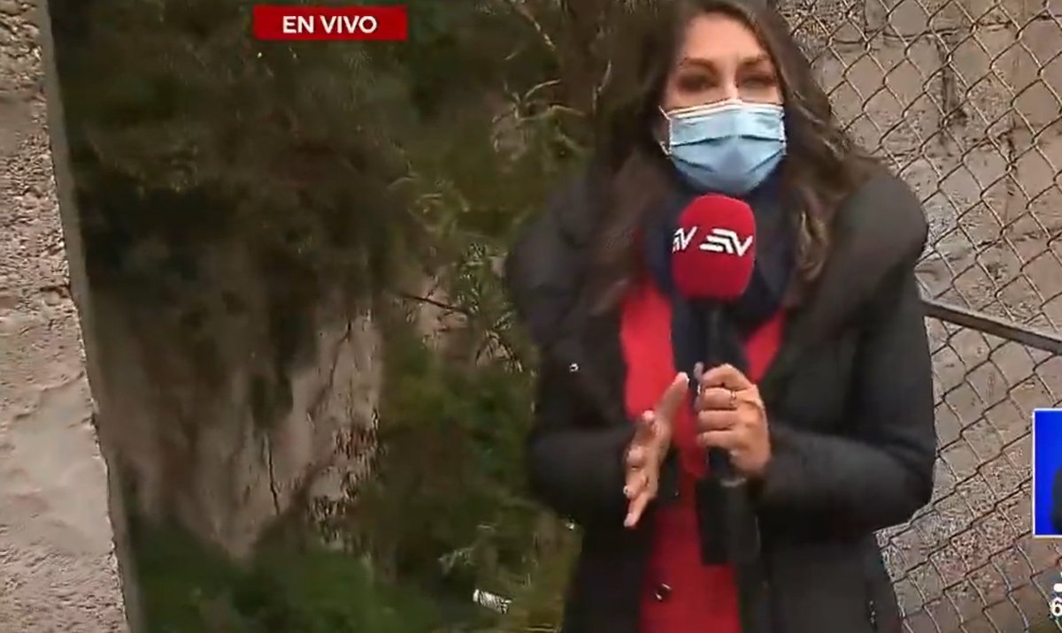 EsteffaPf's tweet photo. No hay una sola semana q no se reporte COMPLICACIONES en las #Quebradas
🛑Alcalde @santiguarderas y usted sigue con la idea de más casas en #QuebradaCarretas
¡Que incoherencia! https://t.co/qVNSZYU9sa