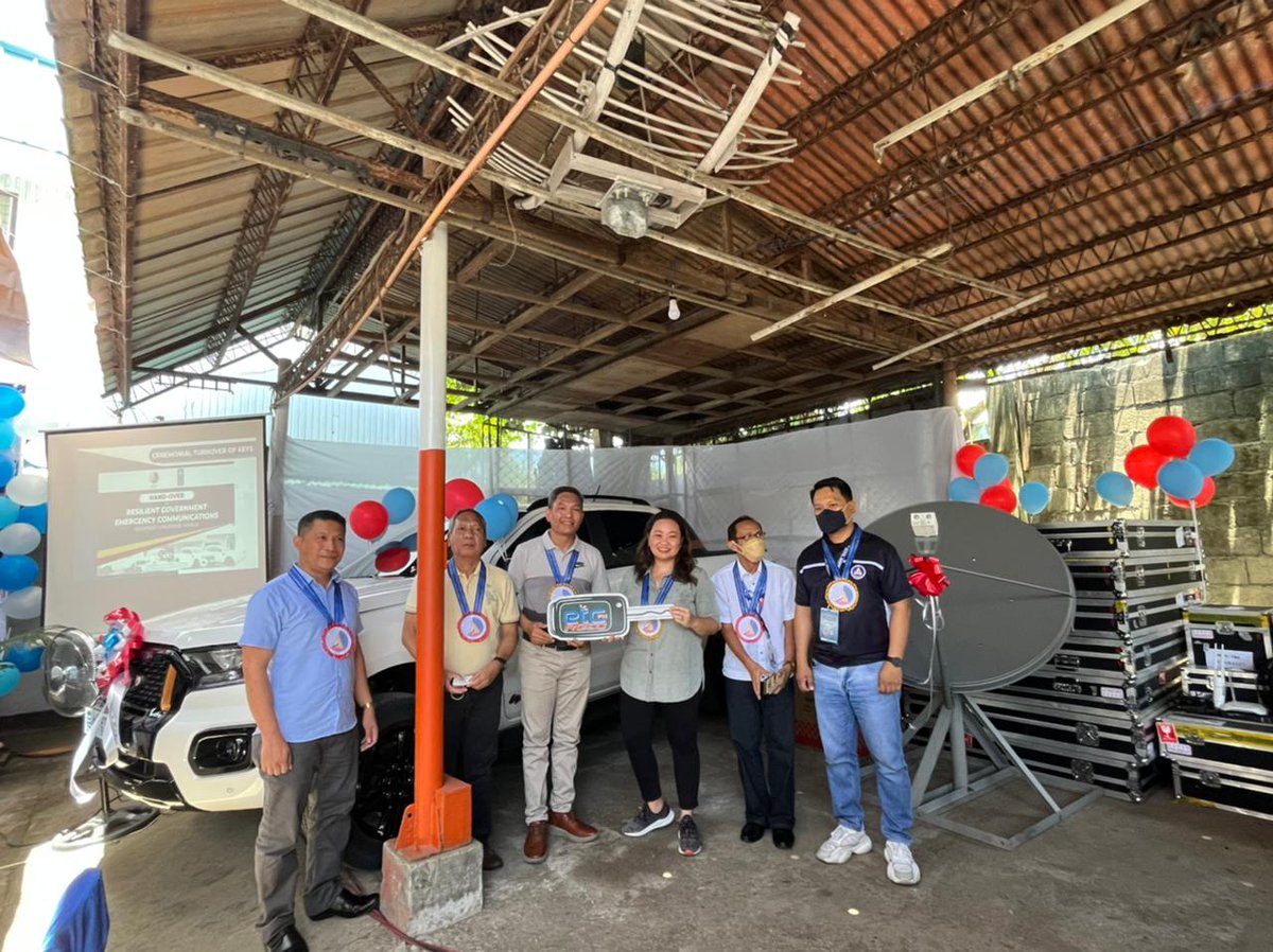 UNDPPH's tweet photo. π To support the deployment of disaster response vehicles & telecom services in typhoon-hit areas, @UNDPPH handed over to @DICTgovph:
πΉ an emergency response pick-up truck
πΉ VSAT equipment w/ uninterrupted power supply, and
πΉ mobile power generator sets
#ResilientComms https://t.co/34OQdv4W0k