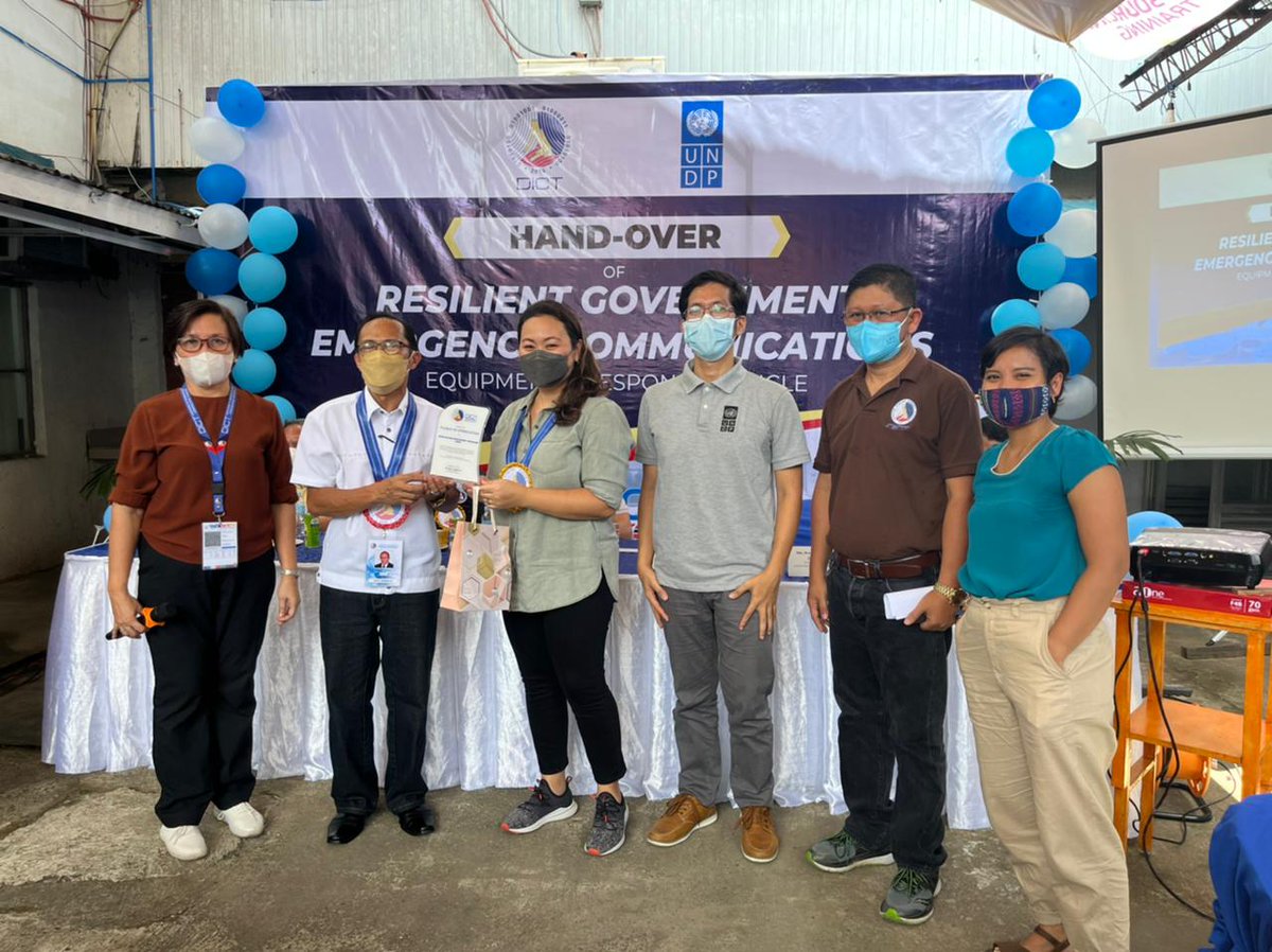 UNDPPH's tweet photo. π To support the deployment of disaster response vehicles & telecom services in typhoon-hit areas, @UNDPPH handed over to @DICTgovph:
πΉ an emergency response pick-up truck
πΉ VSAT equipment w/ uninterrupted power supply, and
πΉ mobile power generator sets
#ResilientComms https://t.co/34OQdv4W0k