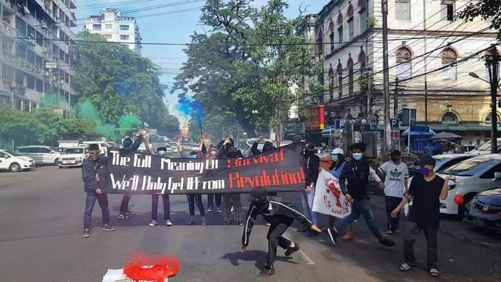 miN13700's tweet photo. This morning, brave revolutionaries took to the streets with banner reading 'The Full Meaning of Survival / We will only get it from Revolution' in downtown Yangon &amp; showed their opposition to terrorist military regime.
#HelpMyanmarRefugees
#2022May13Coup
#WhatsHappeningInMyanmar https://t.co/hzvsfGizvU