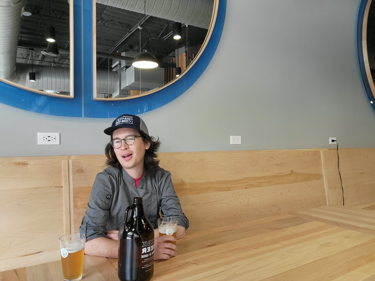 CounterCommon's tweet photo. 🎤We'd like to introduce two very special people from our team! This is our Executive Chef, Iggy, and our Service and Events Manager, Timely.🎤
#CCBK #BellaireTX #BellaireTriangle #Houston #HOU #brewpub #brewhouse #stainlesssteel #beer #craftbeer #restaurant #LiveCounterCommon https://t.co/DbLG8Ff4bl