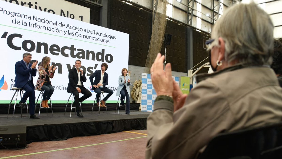 FRRoquePerez1's tweet photo. #DeltaConectado 💻
En el día de hoy se llevó a cabo una jornada donde el Estado se hizo presente garantizando a l@s vecin@s de la zona, el acceso a las nuevas tecnologías, con entrega de dispositivos y capacitaciones.
#ArgentinaUnida❤️🇦🇷 https://t.co/zh1IlNMrYq