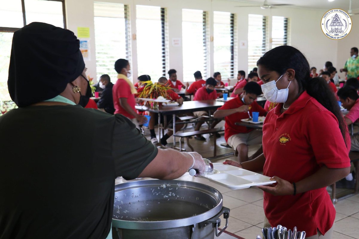 JessicaCLee_TW's tweet photo. Do you still remember your school meal plate, spam,  sardines or corned beef? #TTM 🇹🇼#ShinKong partner with #Palau 🇵🇼 #FoodServiceProgram at public elementary schools for fresh local grown vegetables 🥦 &amp; fruits &amp; eggs. #HealthyMeals =#HealthyKids https://t.co/I4yI3hnpOc