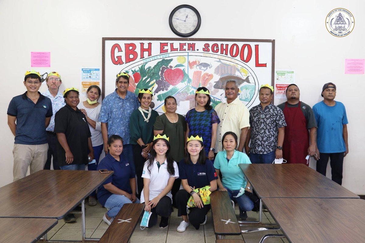JessicaCLee_TW's tweet photo. Do you still remember your school meal plate, spam,  sardines or corned beef? #TTM 🇹🇼#ShinKong partner with #Palau 🇵🇼 #FoodServiceProgram at public elementary schools for fresh local grown vegetables 🥦 &amp; fruits &amp; eggs. #HealthyMeals =#HealthyKids https://t.co/I4yI3hnpOc