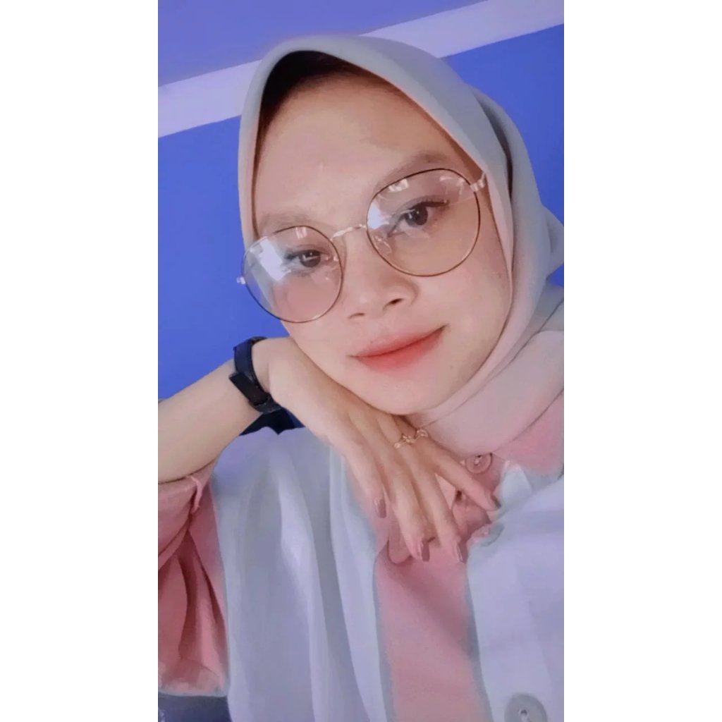 upichnew's tweet photo. Dia diam di antara dua pilihan. 𝙈𝙚𝙣𝙮𝙚𝙧𝙖𝙝 lalu pergi, atau 𝙗𝙚𝙧𝙩𝙖𝙝𝙖𝙣 dan berpikir seberapa kuat lagi ia mampu berdiri. https://t.co/weZsYw8h3Z