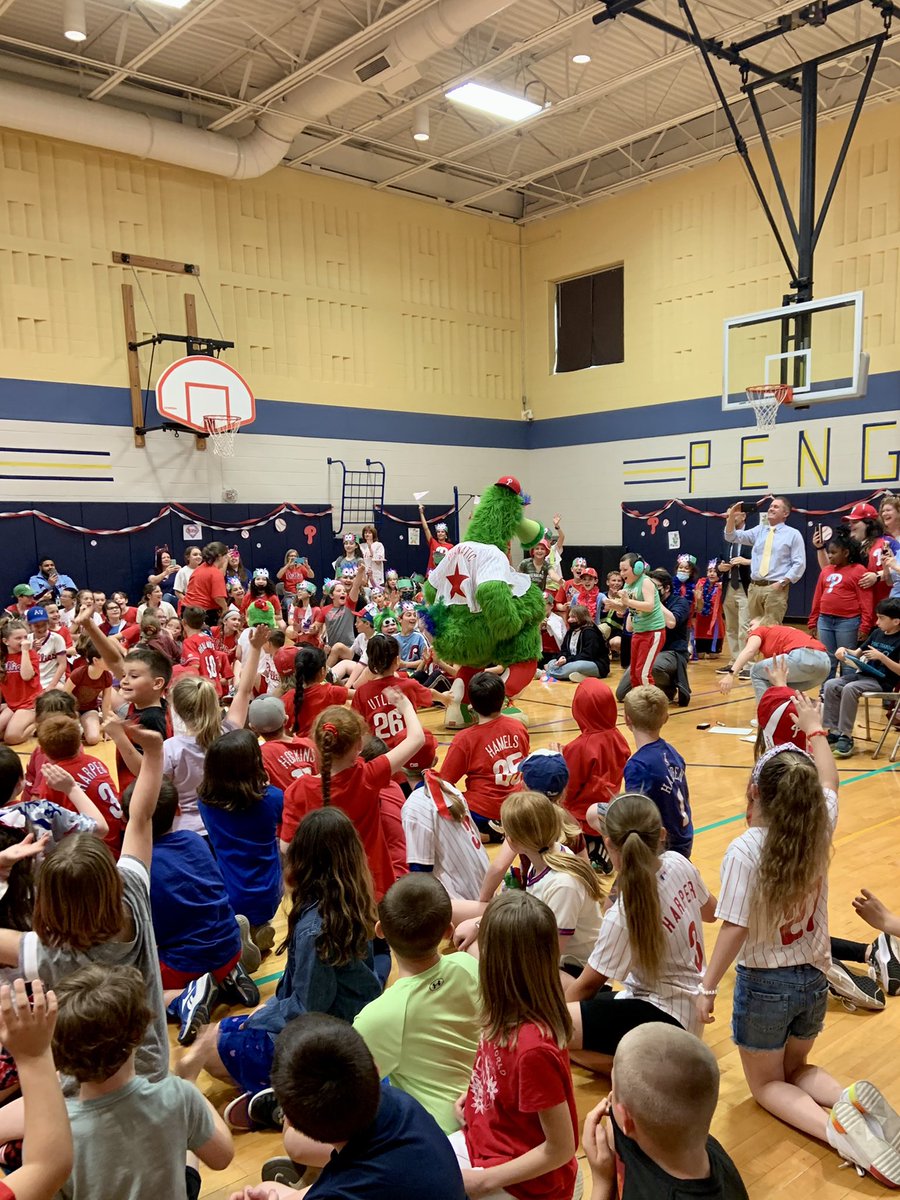 MrsPlakis3rd's tweet photo. We 👏🏼 had 👏🏼 so 👏🏼 much 👏🏼 fun. Thank you @Cardwell_107 for making this happen! It was an amazing afternoon with the Phanatic! I think we can all agree that the teachers were just as excited as the students😎❤️💙 @Phillies @PDSD_Pennell #PennellPride https://t.co/SKo9XnC6Rk