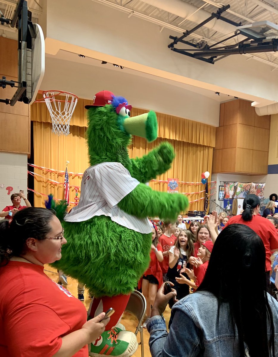 MrsPlakis3rd's tweet photo. We 👏🏼 had 👏🏼 so 👏🏼 much 👏🏼 fun. Thank you @Cardwell_107 for making this happen! It was an amazing afternoon with the Phanatic! I think we can all agree that the teachers were just as excited as the students😎❤️💙 @Phillies @PDSD_Pennell #PennellPride https://t.co/SKo9XnC6Rk