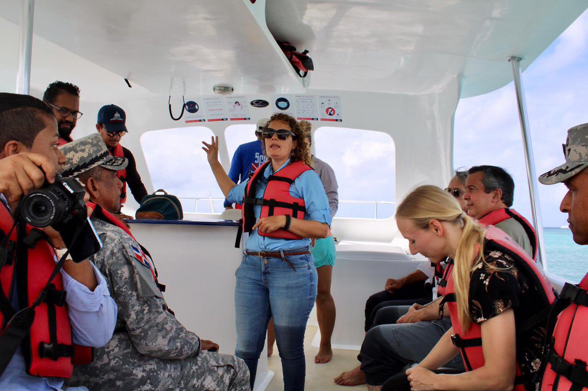 orlandojm's tweet photo. Concluimos nuestros encuentros de @ambienterd hoy en Bayahibe con recorrido en bote por isla Catalina, junto a la @ArmadaRepDom, @Fundemardr y embajador @PelletVolker. Pronto informaremos buenas noticias. https://t.co/9sE2J3w3FD