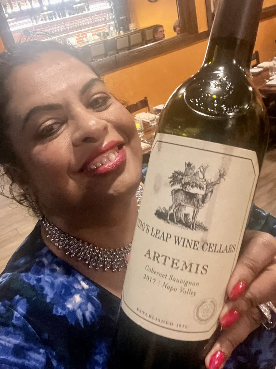 Cheers and Happy Thursday @RoebuckSteve1 @VashtiRoebuck2 @CoastCabCritic @vashtiroebuck1 @StagsLeapAVA @StagsLeapCASK23 @stagsleapwines @stagsleapcellar #napa #mywineblog #winenerds #wineprotocol #wineoclock #winewankers #winetime #winebloggers @napa_wineguy
