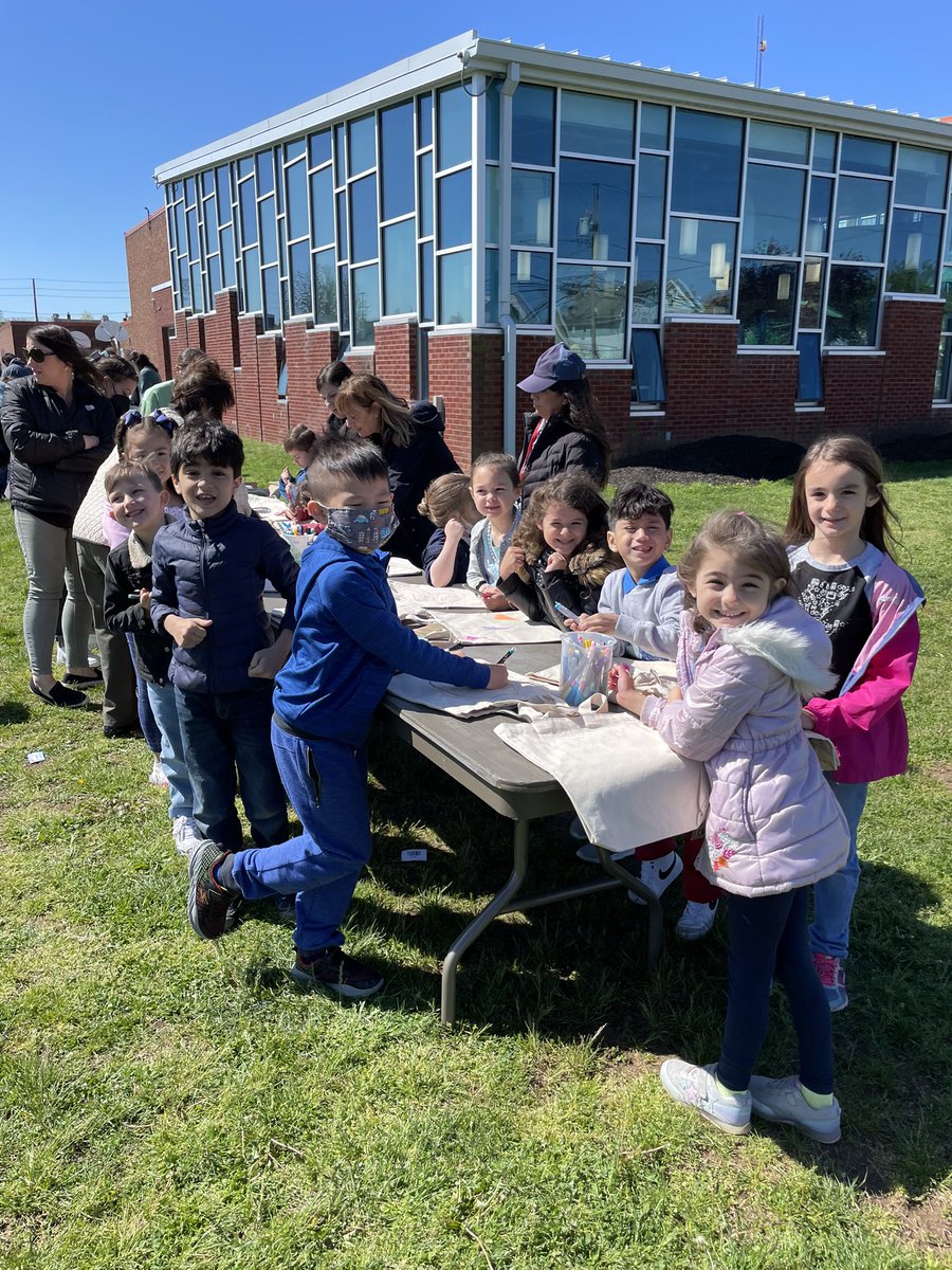Our class loved the Earth Day activities! Thank you Mrs. Richards for planning such  an awesome day <a href="/Hampton_Street/">Hampton Street</a> <a href="/roeart/">r</a> #mineolaproud