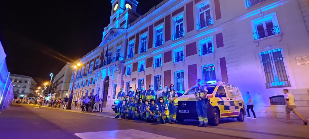 Muchas felicidades a todas las enfermeras del #SUMMA112 y de la <a href="/ComunidadMadrid/">Comunidad de Madrid</a>, en cuyo honor se ha iluminado esta noche la Real Casa de Correos, que se ha teñido de azul en reconocimiento a su labor y entrega, ahora y siempre  #diadelaenfermeria #Gracias #Emergencias