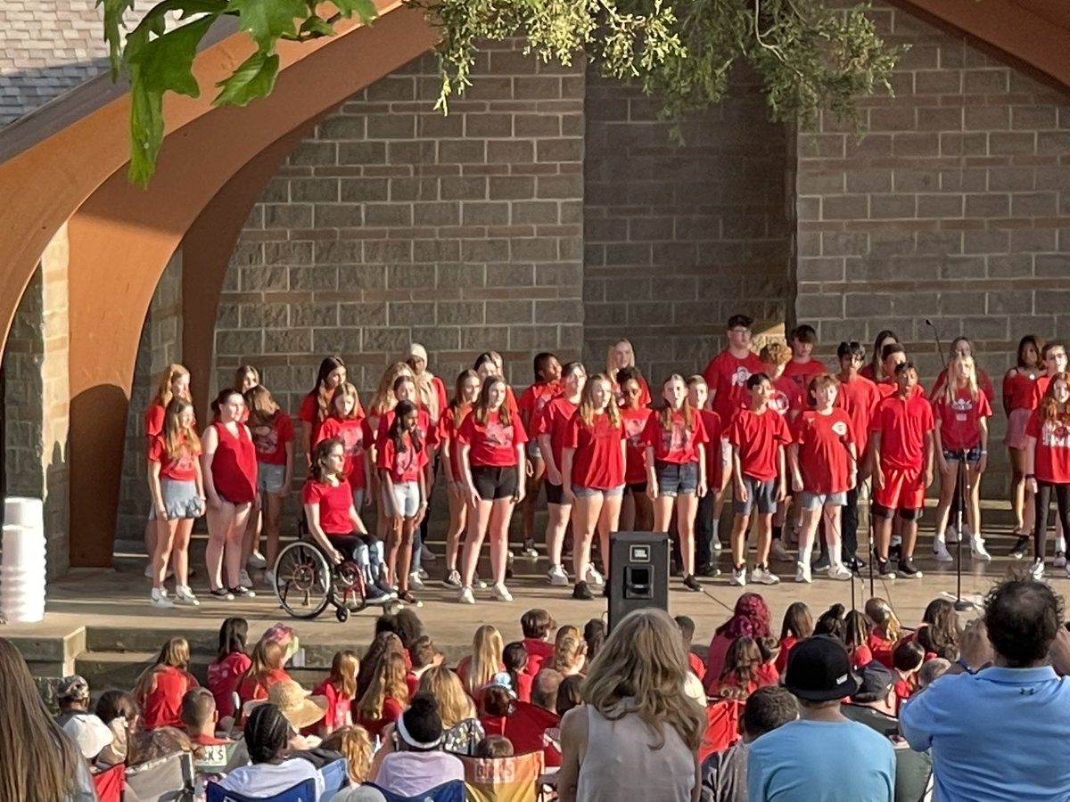LakotaRidgeJR's tweet photo. Beautiful weather for our final choir concert of the year!  Amazing job @LRjschoirteach !  #ridgechampions #WEareLakota https://t.co/nfReEazvlc