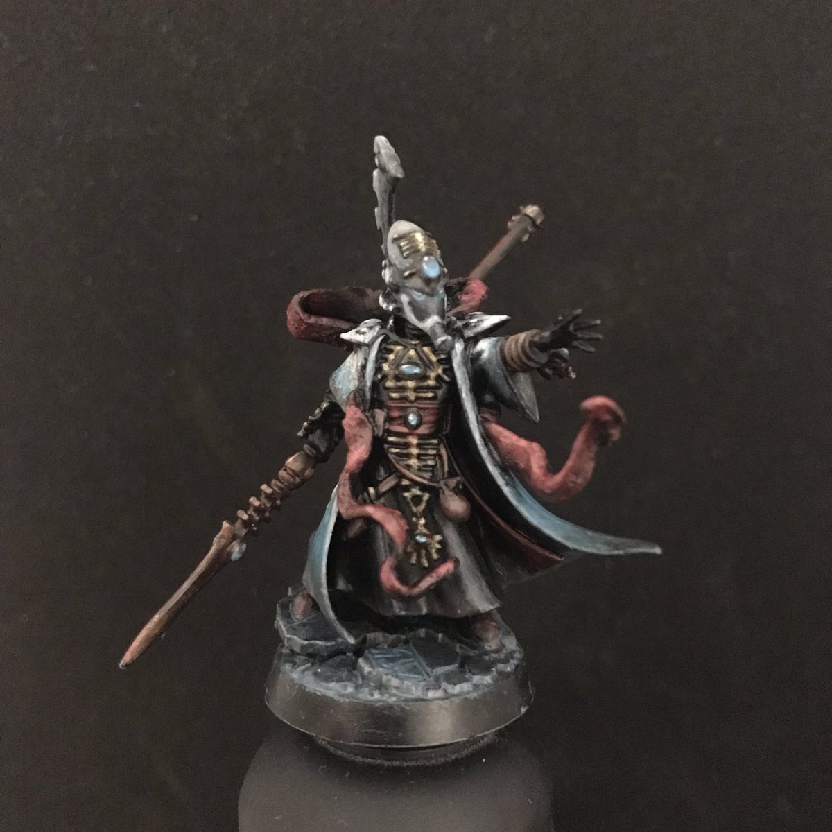 Pak9075R's tweet photo. Farseer with silk scarf #warhammer40k #WarhammerCommunity #Warmongers https://t.co/TnUKbavc3v