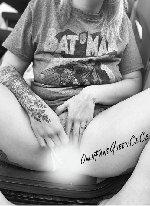 I love exposing my kitty out in public! #publicflash https://t.co/0egWJv094l<a href="/tag/publicflash"class="tags">#publicflash</a>