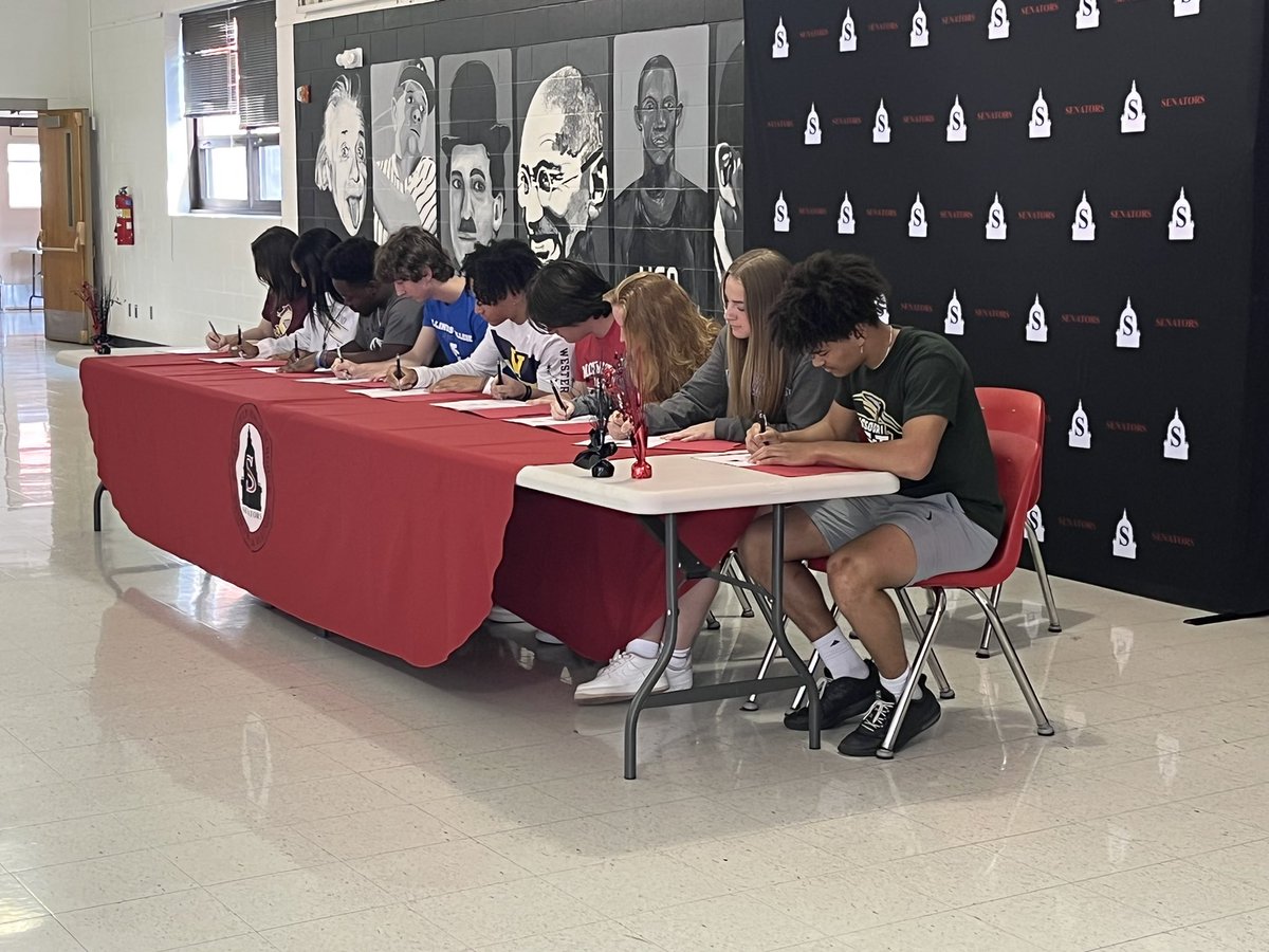 SHSSports's tweet photo. Congratulations to our 9 spring signers! Kayla Adkins (golf), Chloe Byrd (golf), Jeff Elms (football), Andrew Herman (soccer), Mitchell Logan (football), Drew Osowski (football), Jaynanne Roate (softball), Mallory Vespa (softball), and Peyton Webster (football) https://t.co/cWlpA8bNF0