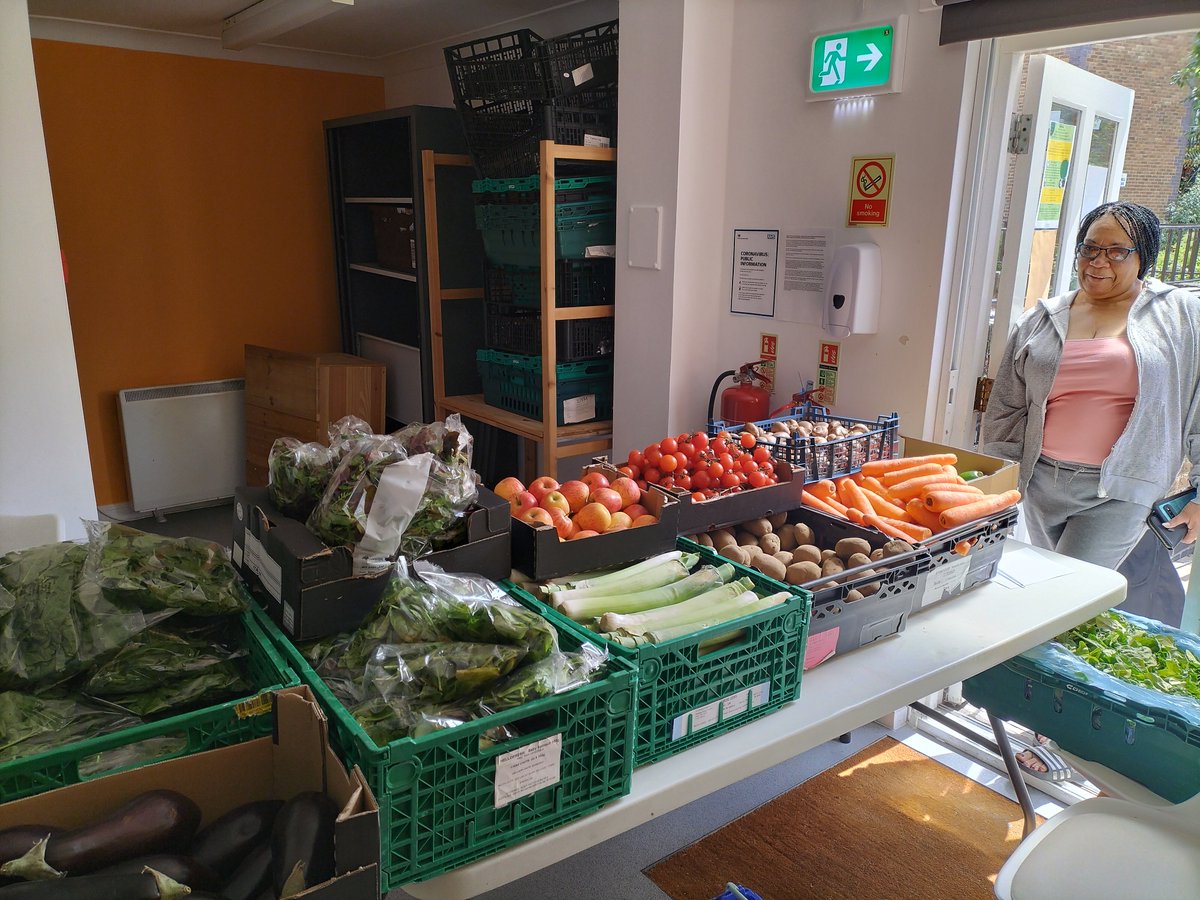 hiphackney's tweet photo. Resident admires the colourful range of vegetables at our food pantry on Thursday @ourplacehackney
Food supplied from @felixprojectuk
#Hackney #helpinghands #SupportInTheCommunity https://t.co/TBl5RQqGk8