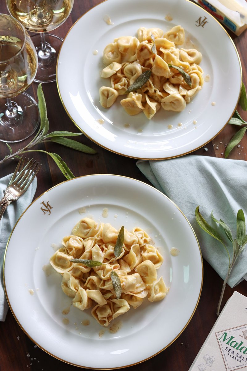 LakesideTable's tweet image. What’s your favorite pasta sauce?  Try this one and see if it’s your new favorite: 
youtu.be/Hlm-SebB84s from @lakesidetable #brownbutter #pastasauce #pasta