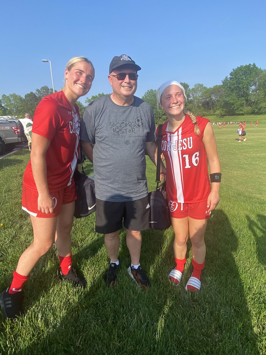 Coach Bill in the house! Got to see the game winner from <a href="/EmerySchlueter/">Emery Schlueter</a> and some tough d from @tate_kramer 💪⚽️❤️🐝🐝