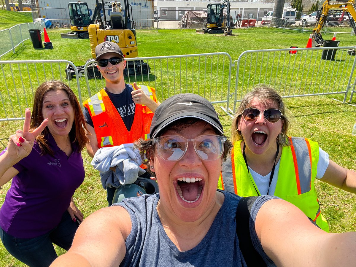 TeamElmers's tweet photo. We had an absolute blast today at MiCareer Quest where local 9th graders came to explore careers! Thank you to all who stopped to learn more about construction as a career and all who worked together to make this event possible! See you next year.
#micqnw #traversecity #tcaps https://t.co/LiuPlpgaNl