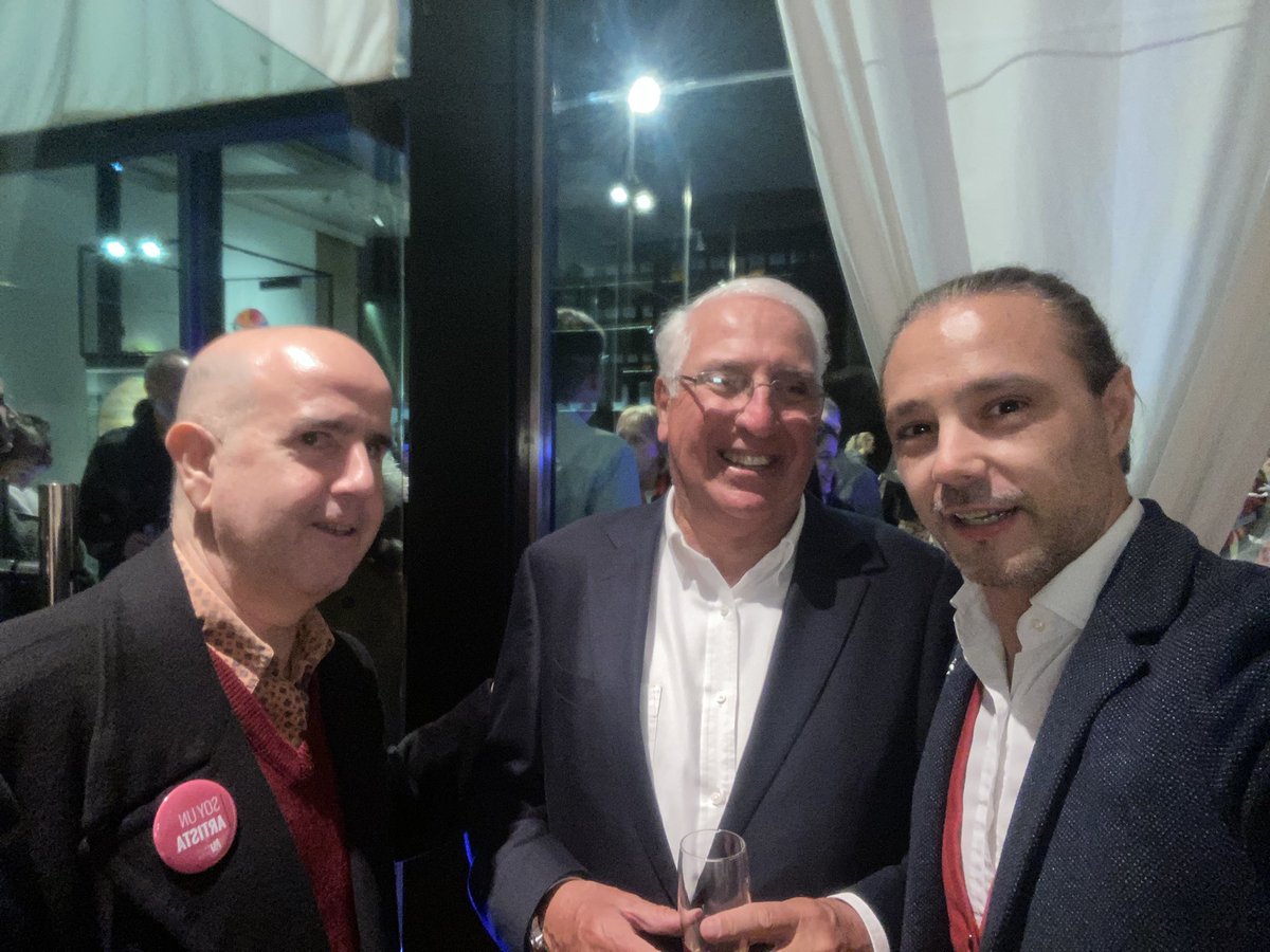 LaSolanoLima's tweet photo. Siempre es un placer colaborar con causas solidarias, mas aun si quienes las sostienen son tipazos como el Dr. Zambrano y Juan Barros.
#PalletsDeVida
#FundacionZambrano https://t.co/eMT5I89lAg
