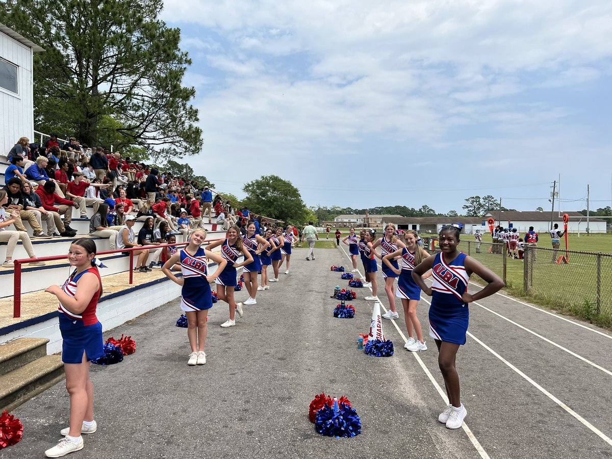mcguff1996's tweet photo. Great job to the players, cheerleaders, dance team, band and our coaches today. We had a spring scrimmage game for our students and then a spring scrimmage game for our parents. It’s a great day to be a Shark! #onesharkbeat. https://t.co/OmKUjMfrZv