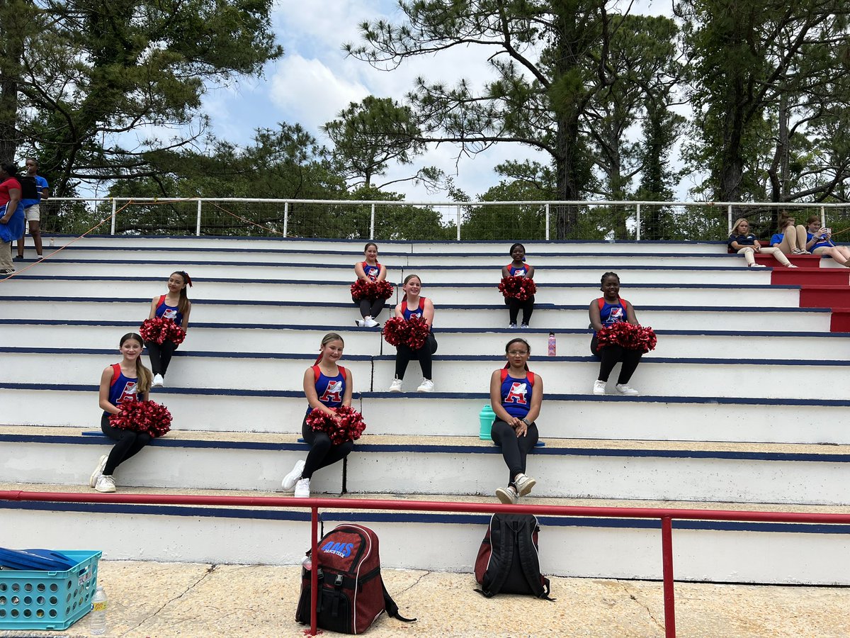 mcguff1996's tweet photo. Great job to the players, cheerleaders, dance team, band and our coaches today. We had a spring scrimmage game for our students and then a spring scrimmage game for our parents. It’s a great day to be a Shark! #onesharkbeat. https://t.co/OmKUjMfrZv