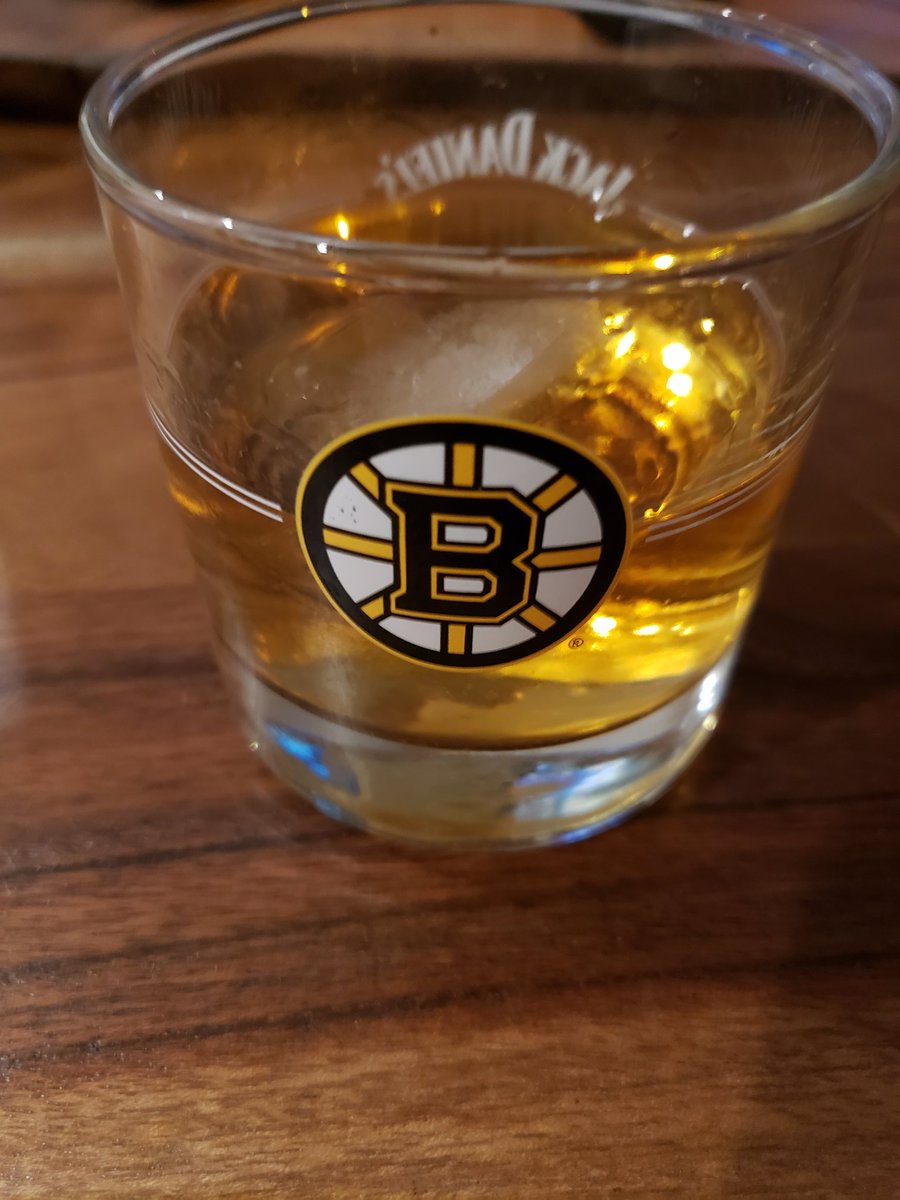 chris_mfs's tweet photo. As im tweeting this, @NHLBruins score! Just saying! https://t.co/BsHNnOPnwQ