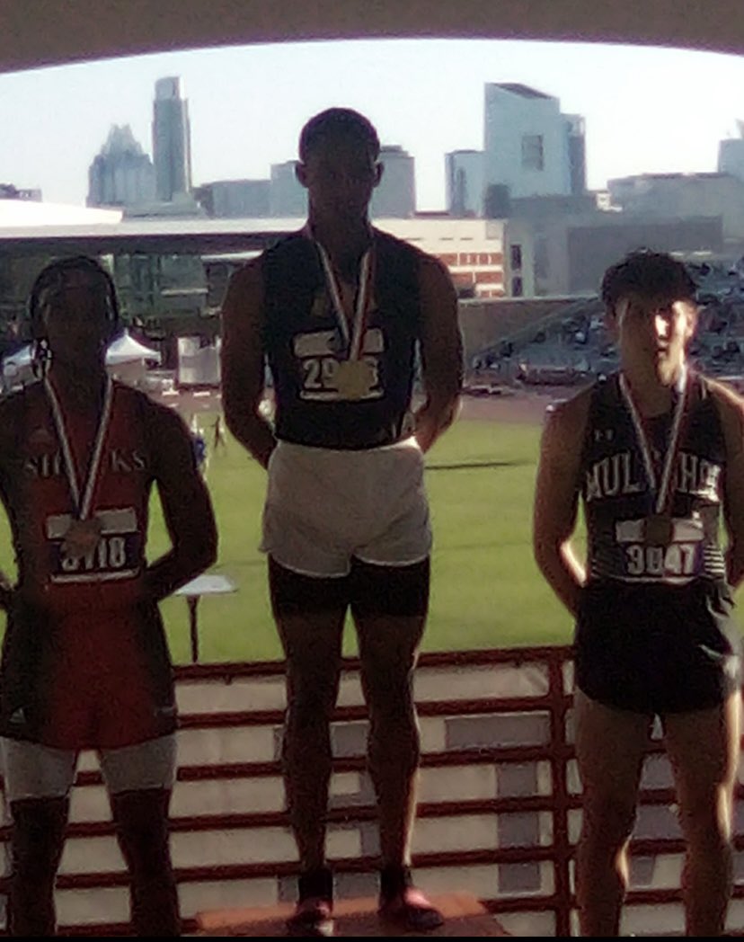 McGregorFootba1's tweet photo. Darieus Dixon 400m State Champion!  Ran a 48.31!  Congratulations!  #stud #thatboyisFAST #MB4L @darieusdixon_ https://t.co/9MHcvd4ixm