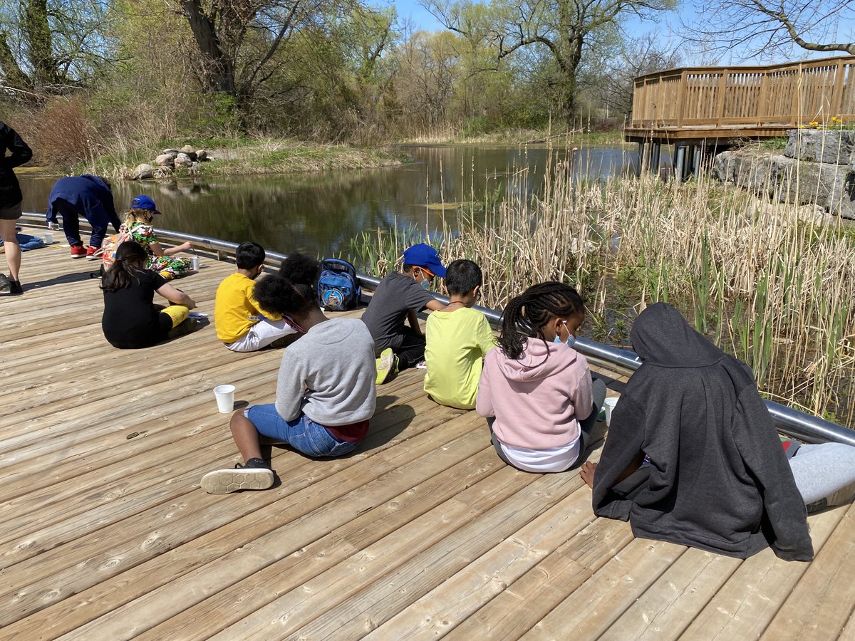 Students from Ryerson PS enjoying Franklin’s Garden and painting with watercolours 😊