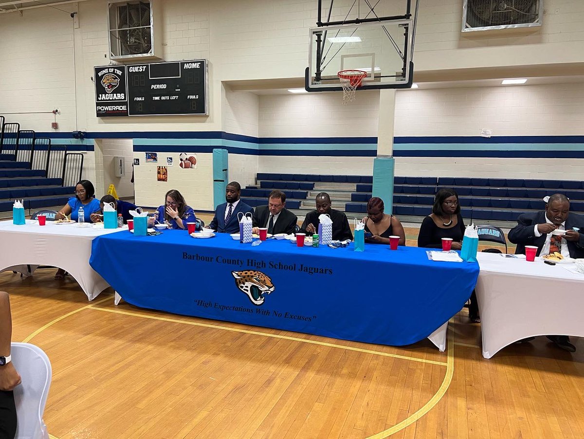 JamesHolcombIII's tweet photo. We had an awesome time this evening, honoring our students and stakeholders at our annual athletic awards dinner! High school and central office administrators were serving the guests their dinners. Never get too high to serve others. https://t.co/QH9L4KiVOq