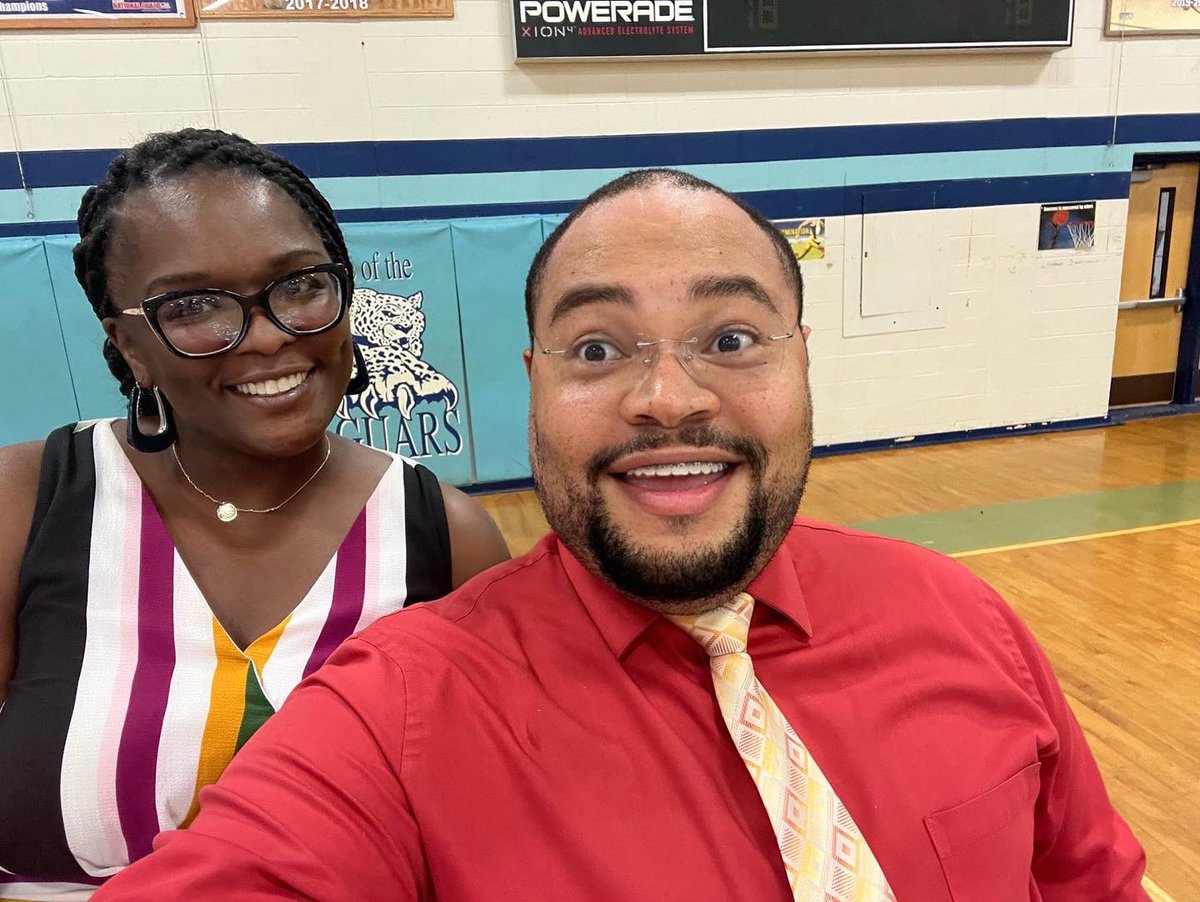 JamesHolcombIII's tweet photo. We had an awesome time this evening, honoring our students and stakeholders at our annual athletic awards dinner! High school and central office administrators were serving the guests their dinners. Never get too high to serve others. https://t.co/QH9L4KiVOq