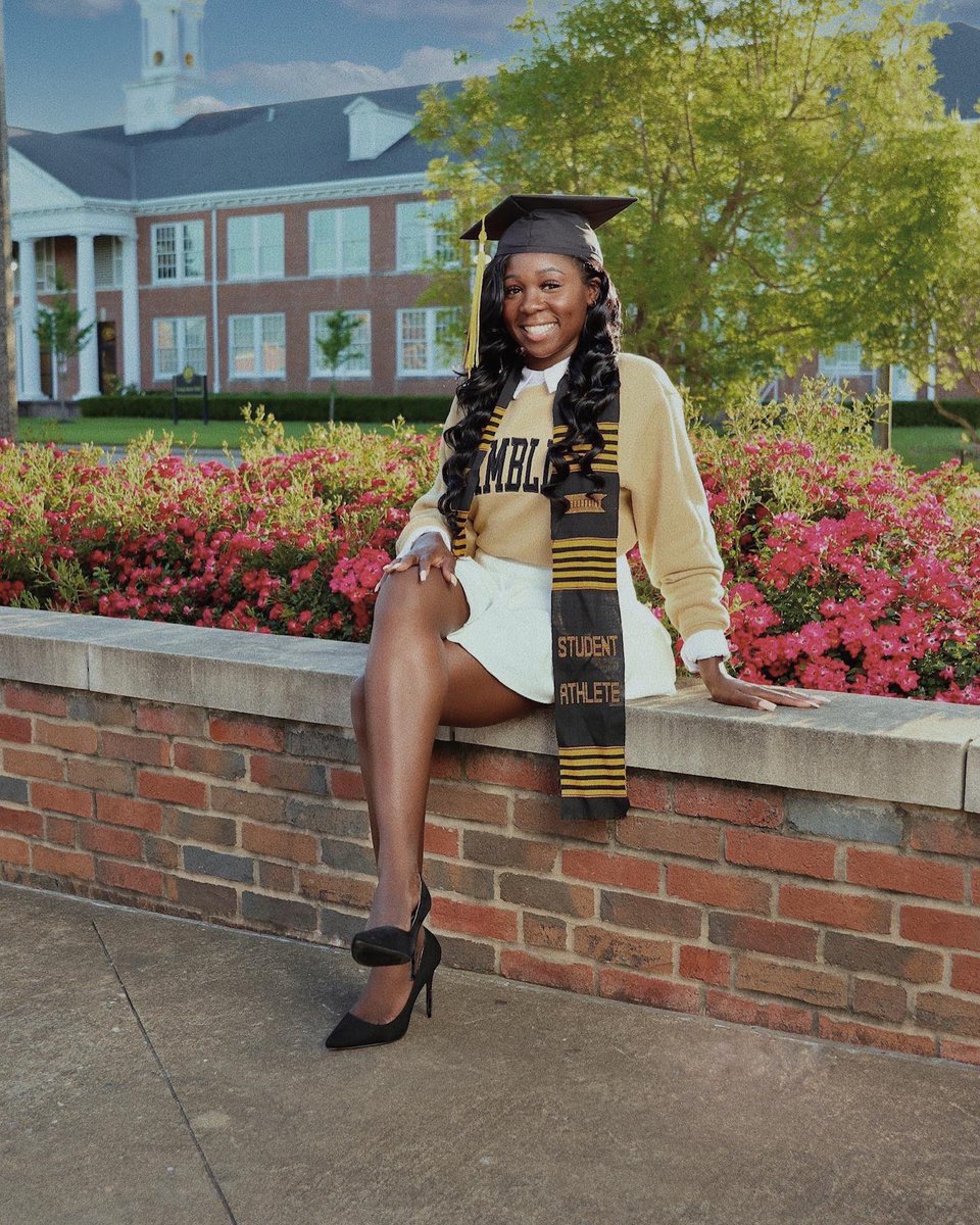Lindsayjaiyesi1's tweet photo. “I graduated call me big fish”
-meek mill

✅Cum Laude
✅Division 1 Student Athlete 
✅4x President’s List 
✅Earl Lester Honors College
✅CeMast Research Student
✅SAAC Secretary
✅ACM Grambling Chapter President 
✅Full Time Software Engineer 

Grambling State Alumna #Gramfam22 https://t.co/8zlVxj1jRw