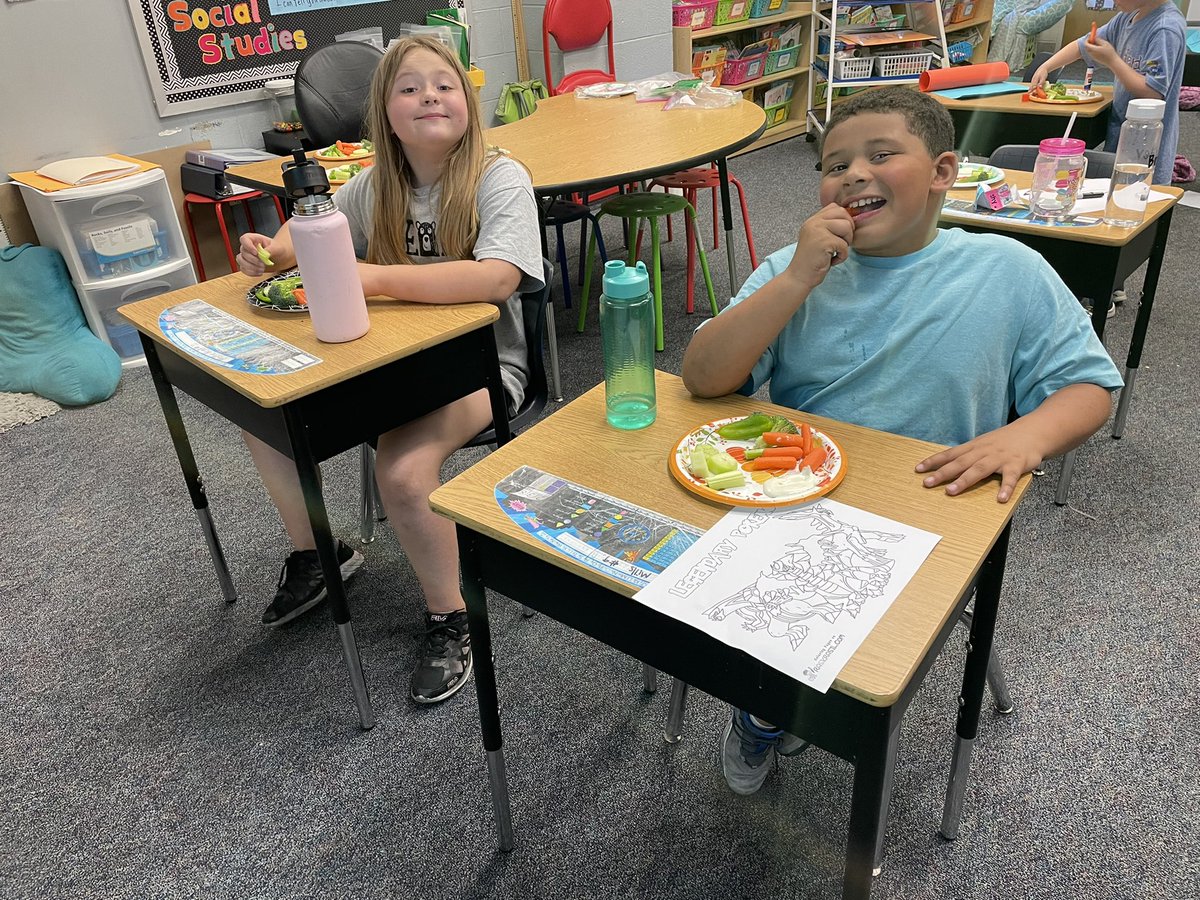 marciewarner28's tweet photo. @CentralPauline 2nd graders enjoying veggie tasting after finishing our last book The Vegetables We Eat! 🥕 🥦 #wearePC #PCBuildingOurLegacy #PCStrongerTogether https://t.co/rkug7eo5q1