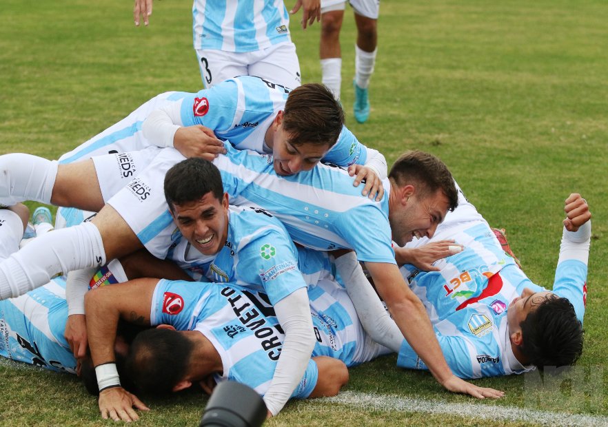 DespliegueFutCL's tweet photo. Seas del equipo que seas, no puedes negar que de cierta forma esperas que Magallanes suba a Primera División. https://t.co/Wi3YOJfvQn
