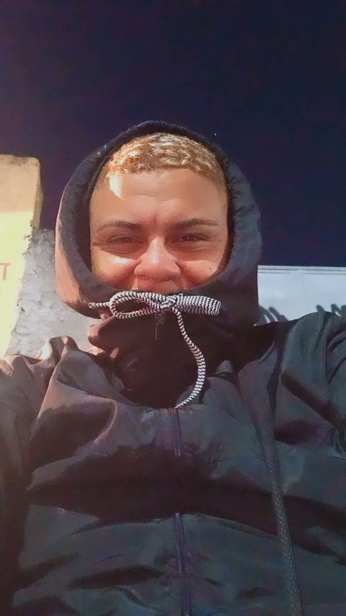 smoke09_ofc's tweet photo. Longe de falsos amigos que aperta a mão e diz que está contigo, invejando o sucesso amigo , sem direção você corre sujando a sua imagem transparêncendo que é Amigo da oportunidade 🎶 https://t.co/hCZtQEQE8M