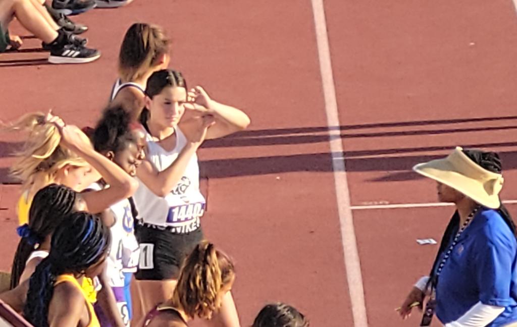 FWISDAthletics's tweet photo. Next up, 4A Girls 400m with @BenbrookMHS Jayla Davila &amp; @DunbarFWISD Akaysha Stephen.
@FortWorthISD @AD_DrLisa https://t.co/ecYbLOWRiW
