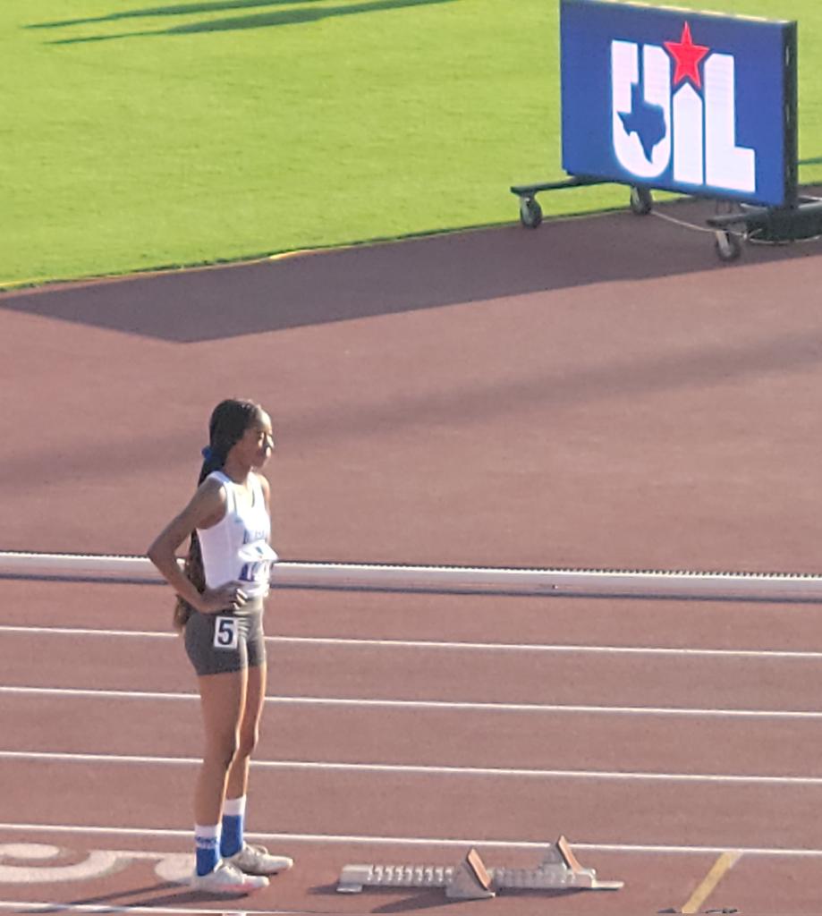 Next up, 4A Girls 400m with <a href="/BenbrookMHS/">Benbrook Middle-High</a> Jayla Davila &amp; <a href="/DunbarFWISD/">Dunbar High School</a> Akaysha Stephen.
<a href="/FortWorthISD/">Fort Worth Independent School District</a> <a href="/AD_DrLisa/">Lisa L Langston, PhD</a>