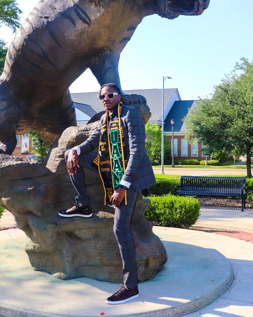 TD318x's tweet photo. Graduated &amp; degreed.🙏🏽🎓
#gramfamalumni https://t.co/ddRDwXWVPE