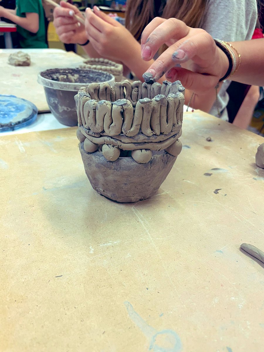 Amazing #avonworthartists in 8th grade are working on their combination of pinch and coil pots! Love how these are turning out! 👏🏻 @mhall_AMS @AvonworthEA