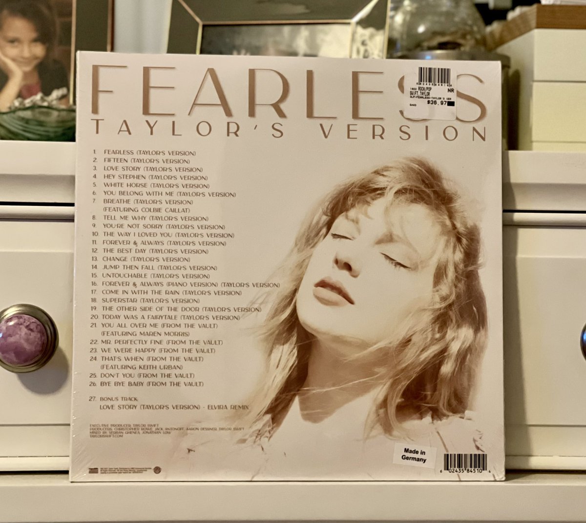HaloeNae's tweet photo. Found this at Walmart for $37. It was the only one 💛💛 #Swifties
#TaylorSwift #TaylorsVersion #fearless #vinyl #Walmart #swiftie #taylornation #music https://t.co/UerGs1DZWI
