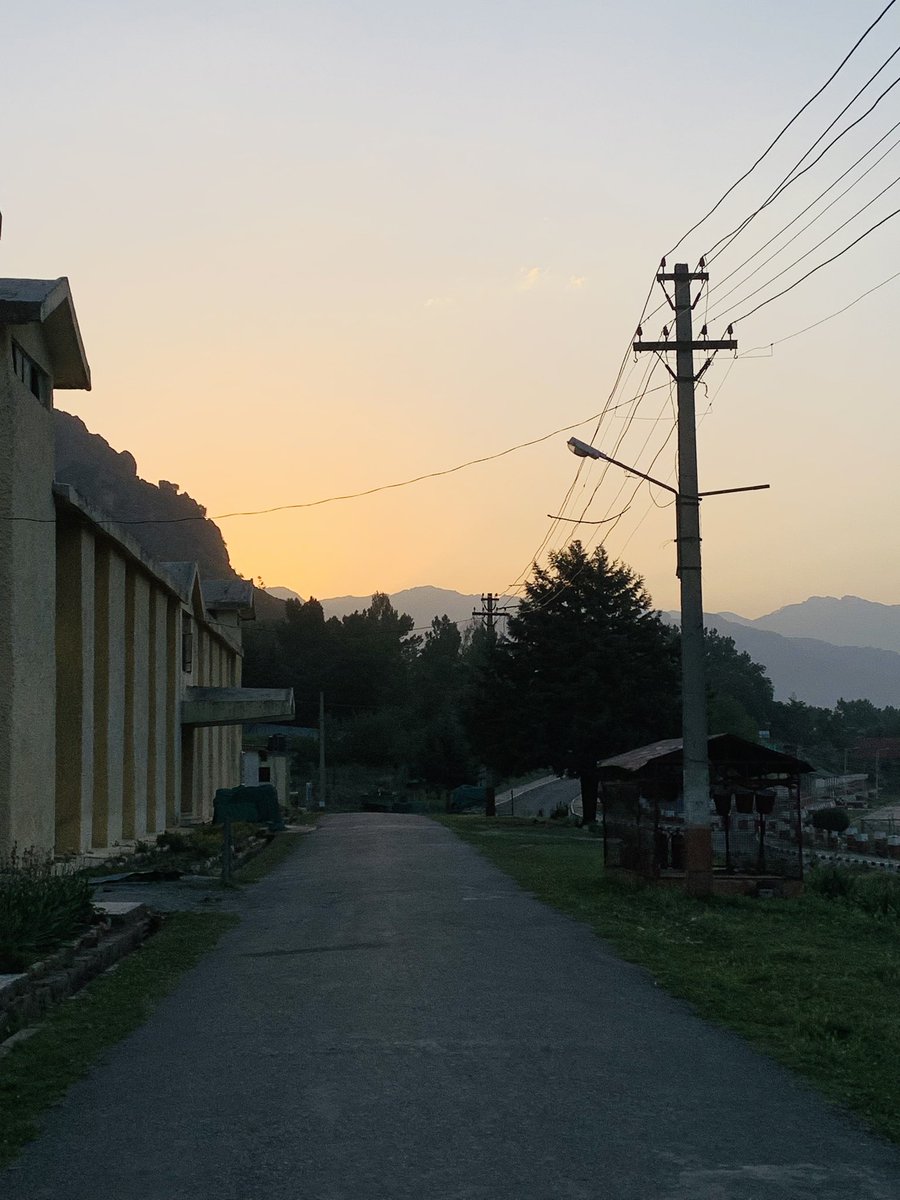 BhatDayam's tweet photo. Today Weather Turned Awesome at #panthachowk #ITBPF #Srinagar https://t.co/aXfq86zCfx