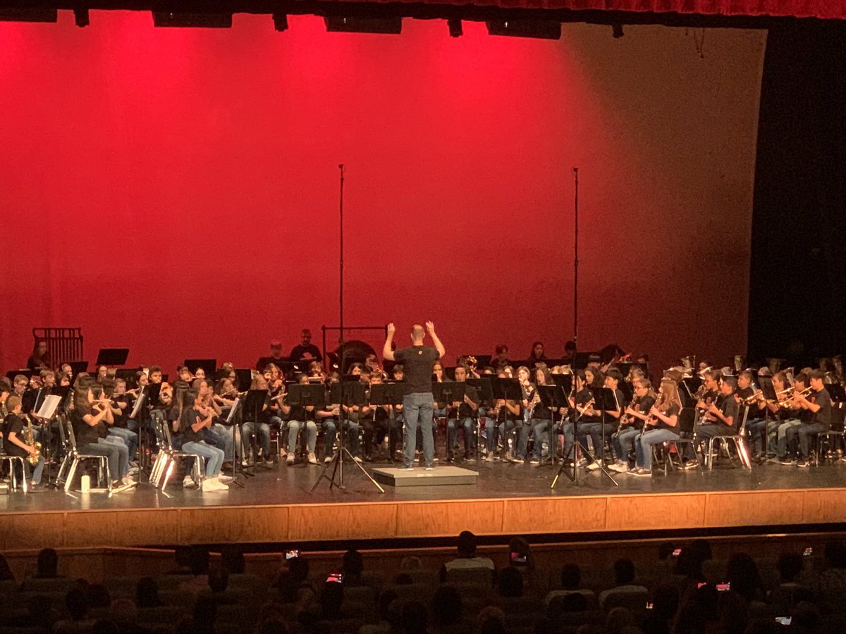 amanda_langseth's tweet photo. These 6th grade students really put on a great concert and showed us how far they’ve come all year - from beginning band to being able to play a full complex piece!  Way to go Leopards!! 👏🏼🎉🐆 https://t.co/dPodkAKryO